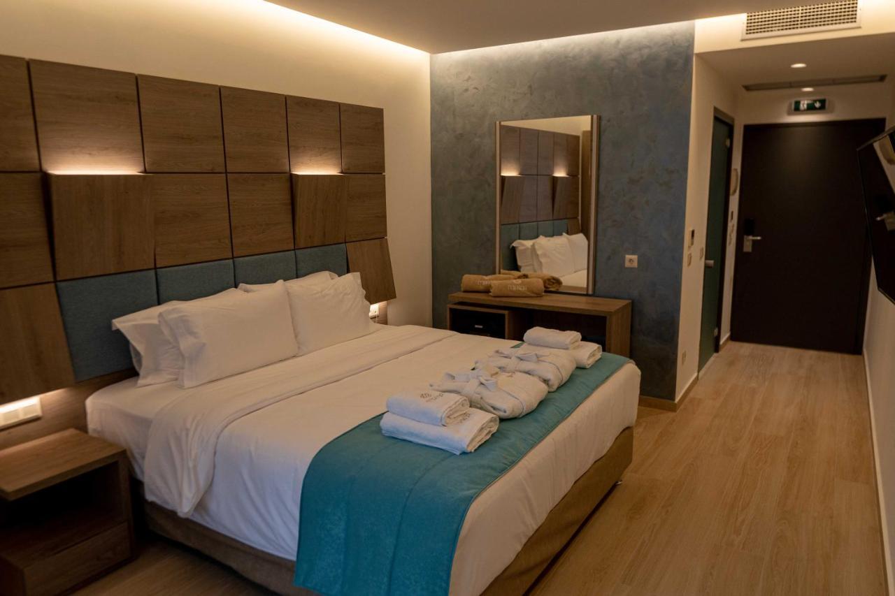 Mirror Hotel Polychrono Bagian luar foto
